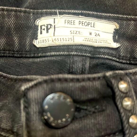 Free People Black Distressed Skinny Jeans 👖 - Picture 4 of 5